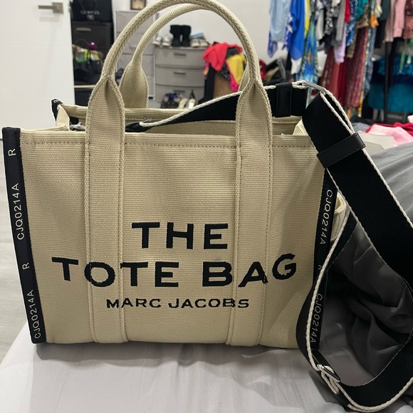Marc Jacobs Handbags - Marc Jacobs Tote Bag never use it